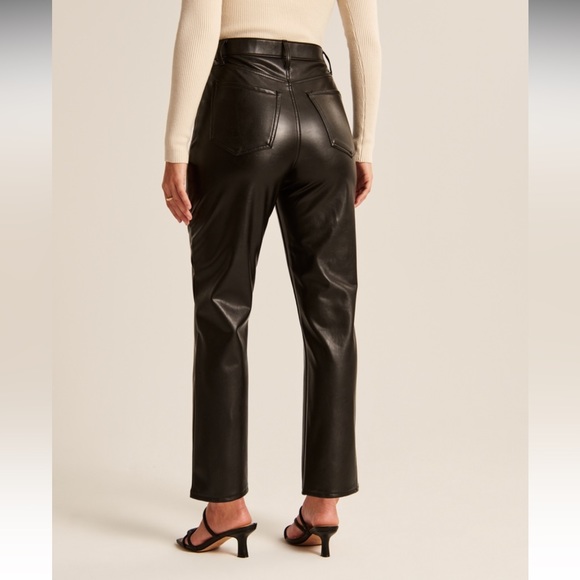 Abercrombie&Fitch Curve love, vegan leather ankle straight Pant. Size: 12 short. - Picture 4 of 9
